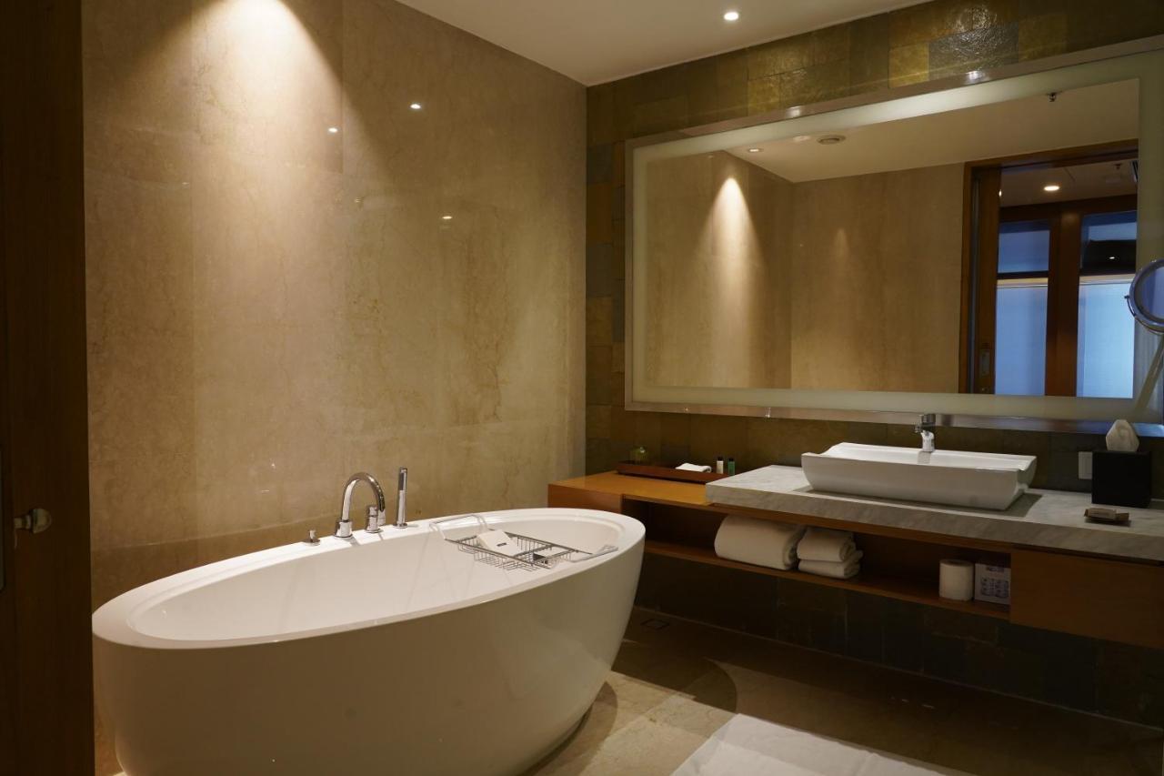 Marriott Executive Apartments Hyderabad Bagian luar foto