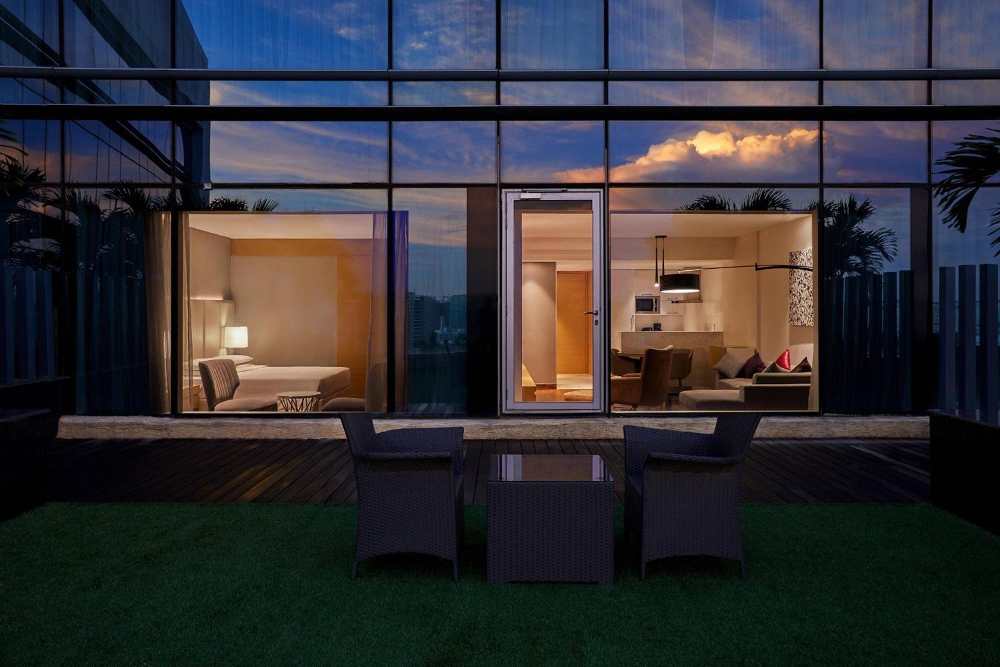 Marriott Executive Apartments Hyderabad Bagian luar foto