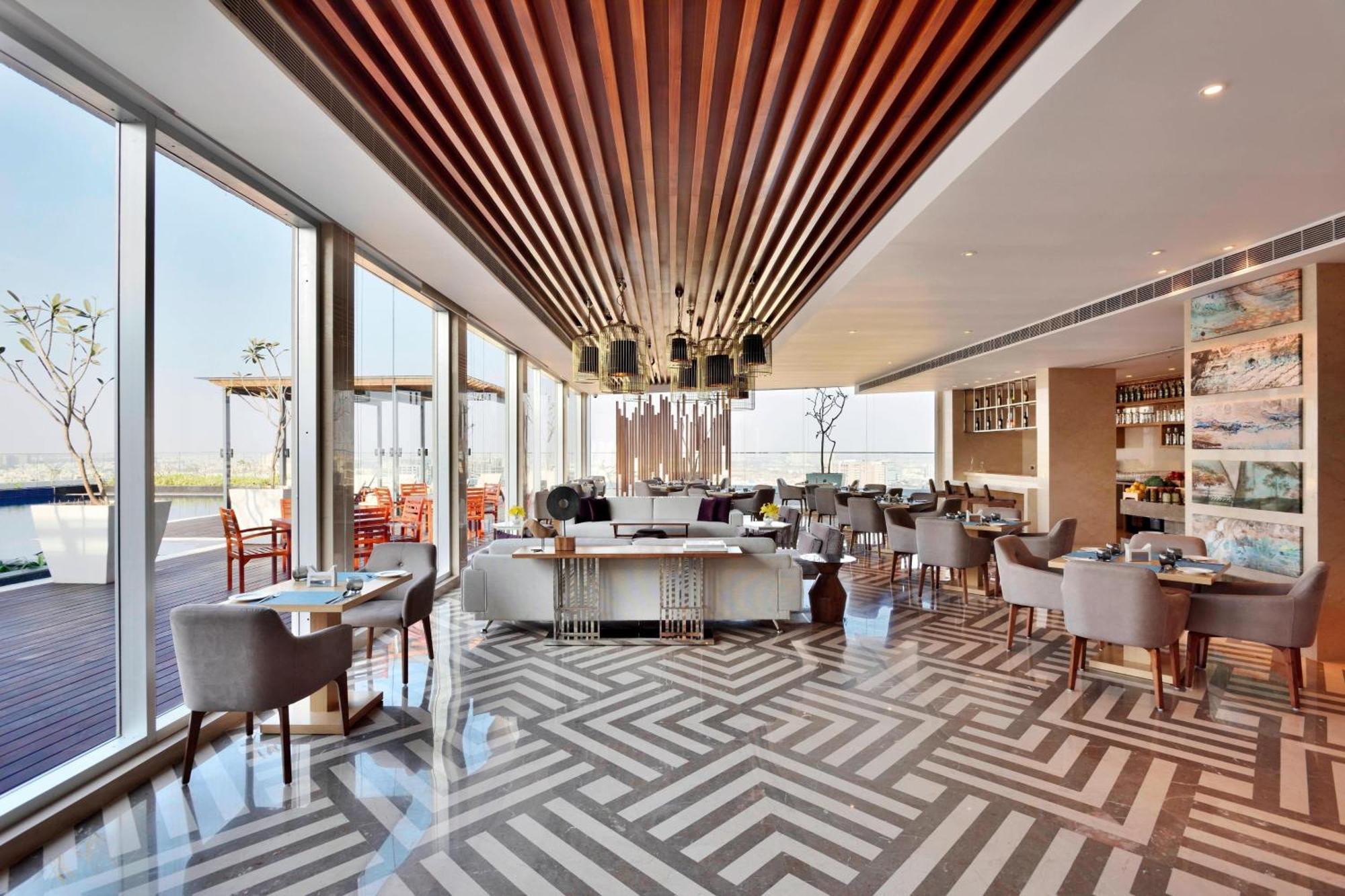 Marriott Executive Apartments Hyderabad Bagian luar foto