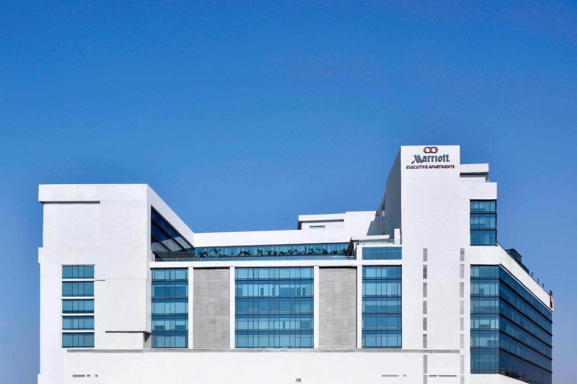 Marriott Executive Apartments Hyderabad Bagian luar foto