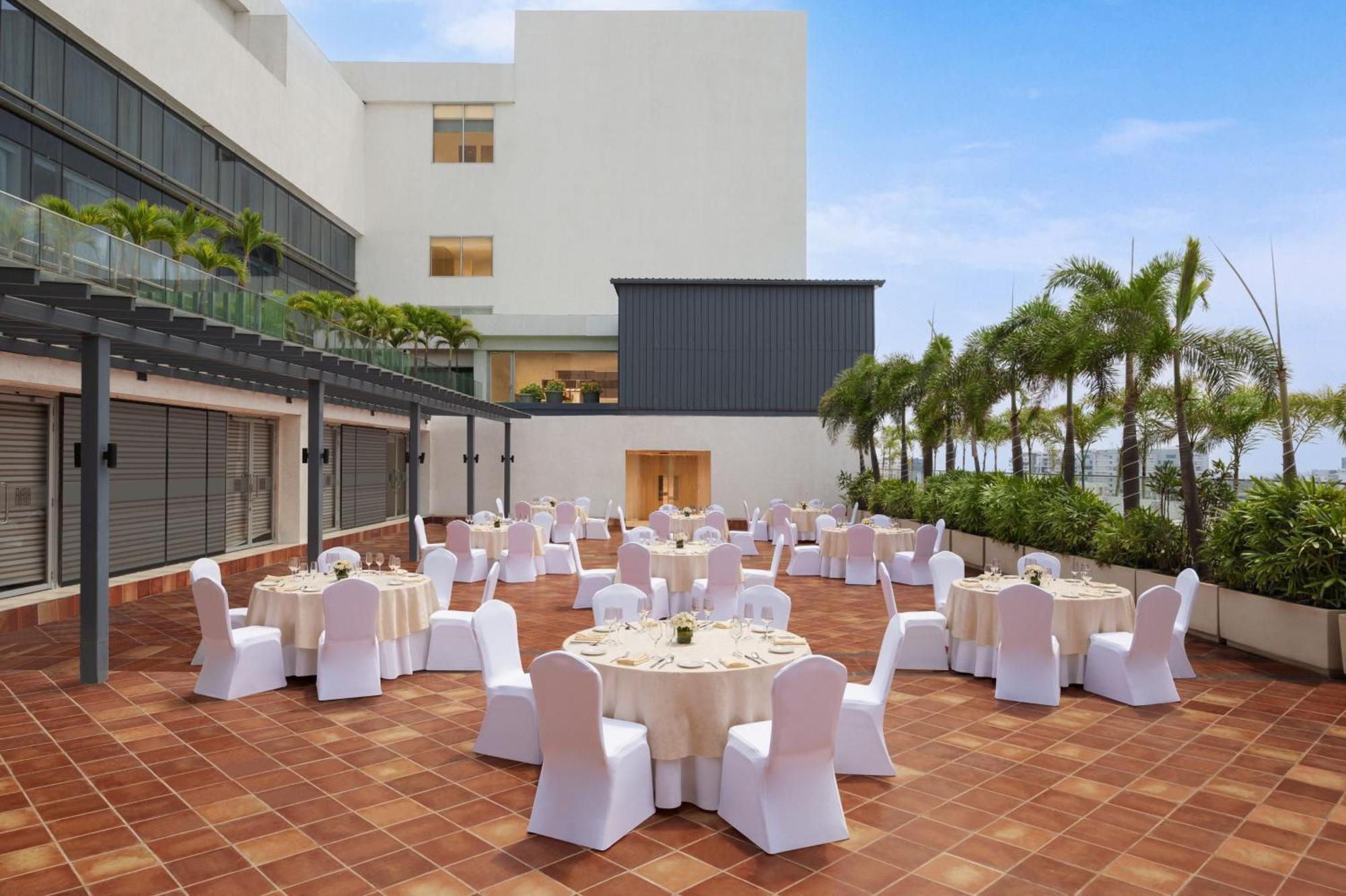 Marriott Executive Apartments Hyderabad Bagian luar foto